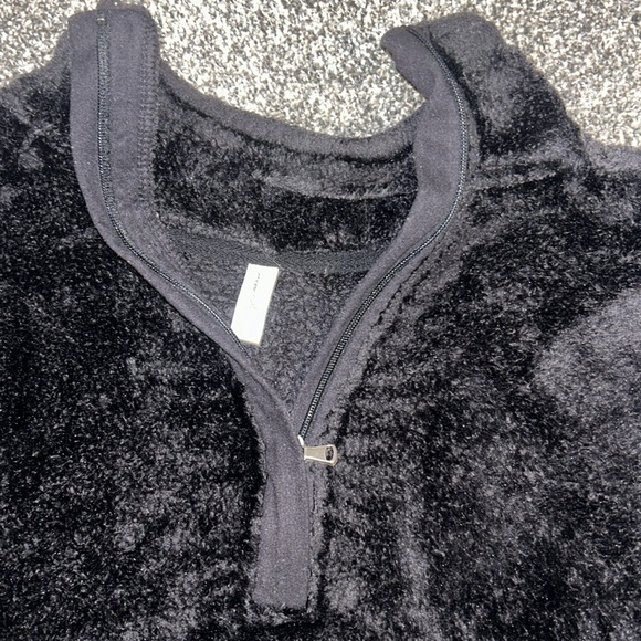 Large fuzzy pull over - Picture 2 of 2